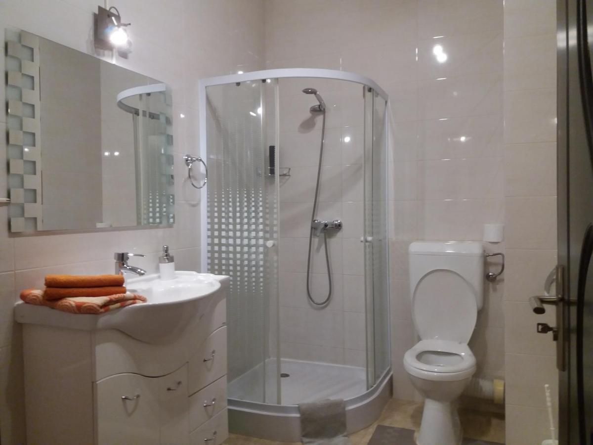 Intim Studio Flat Arad Exteriör bild